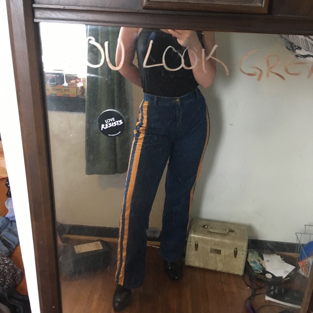 Vintage looking mom jeans!